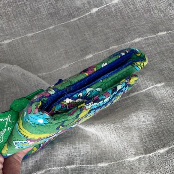 Vera Bradley Emerald Paisley Pattern Trifold Long Wallet w/Magnetic Closure NWOT - Picture 12 of 16